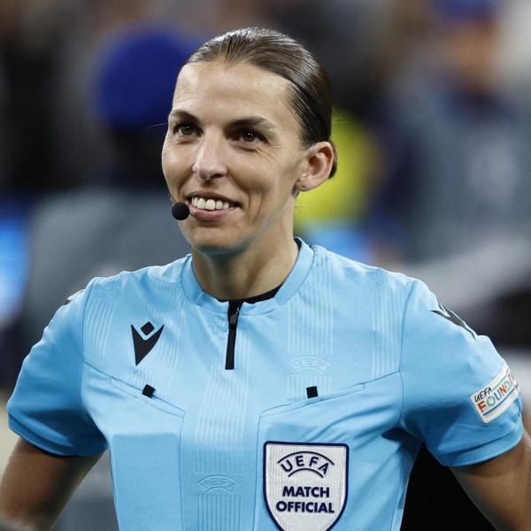 Primo arbitro donna al Mondiale, la Frappart scrive la storia