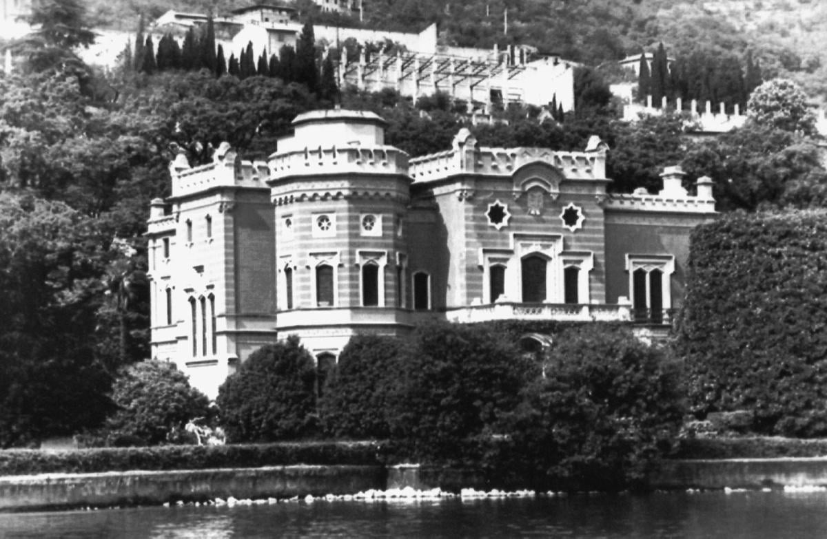 Lago di Garda, a causa della siccità si arriva a piedi all’Isola de…