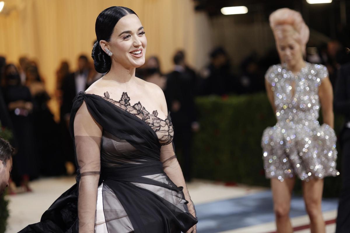 Katy Perry, l’esibizione alla festa di incoronazione e il discorso …