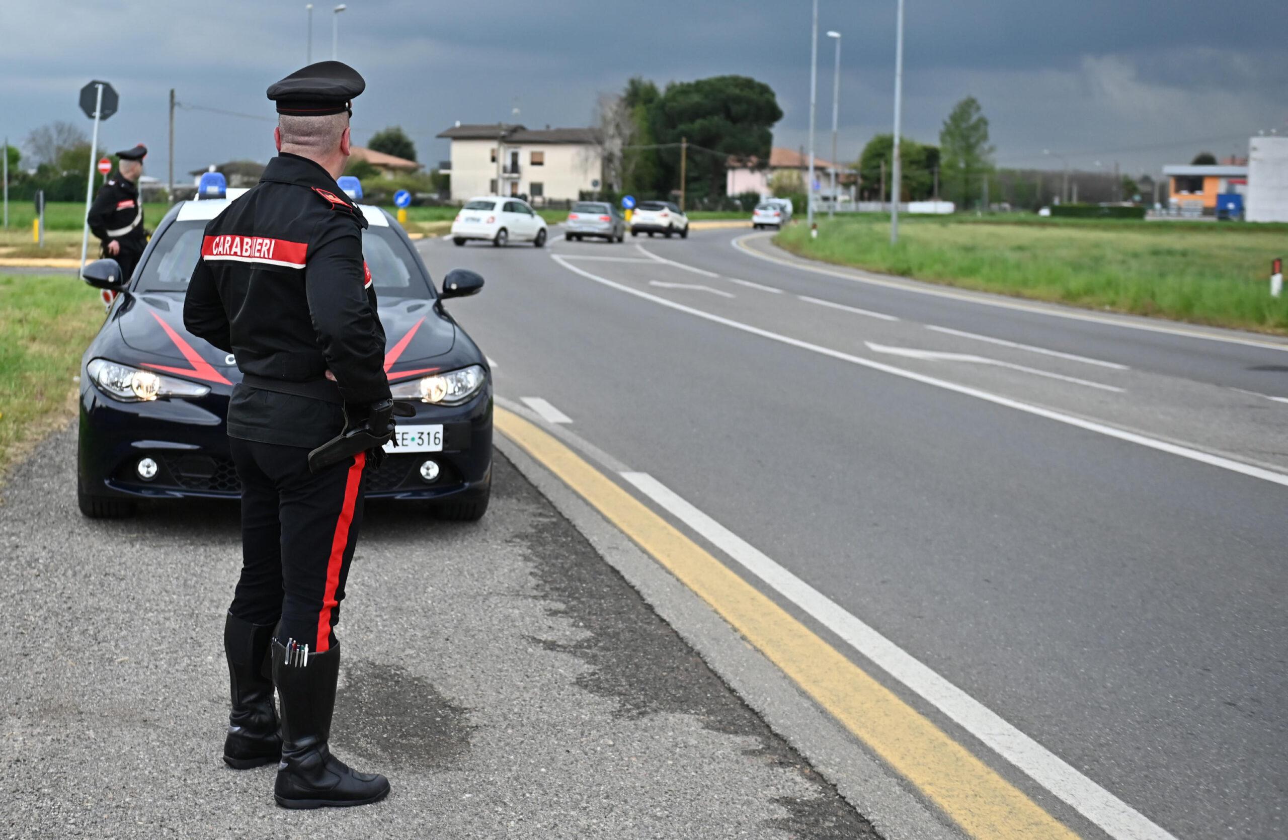 Modena, incidente a Vignola: moto si scontra con un’auto e travolge i pedoni, una vittima e un ferito