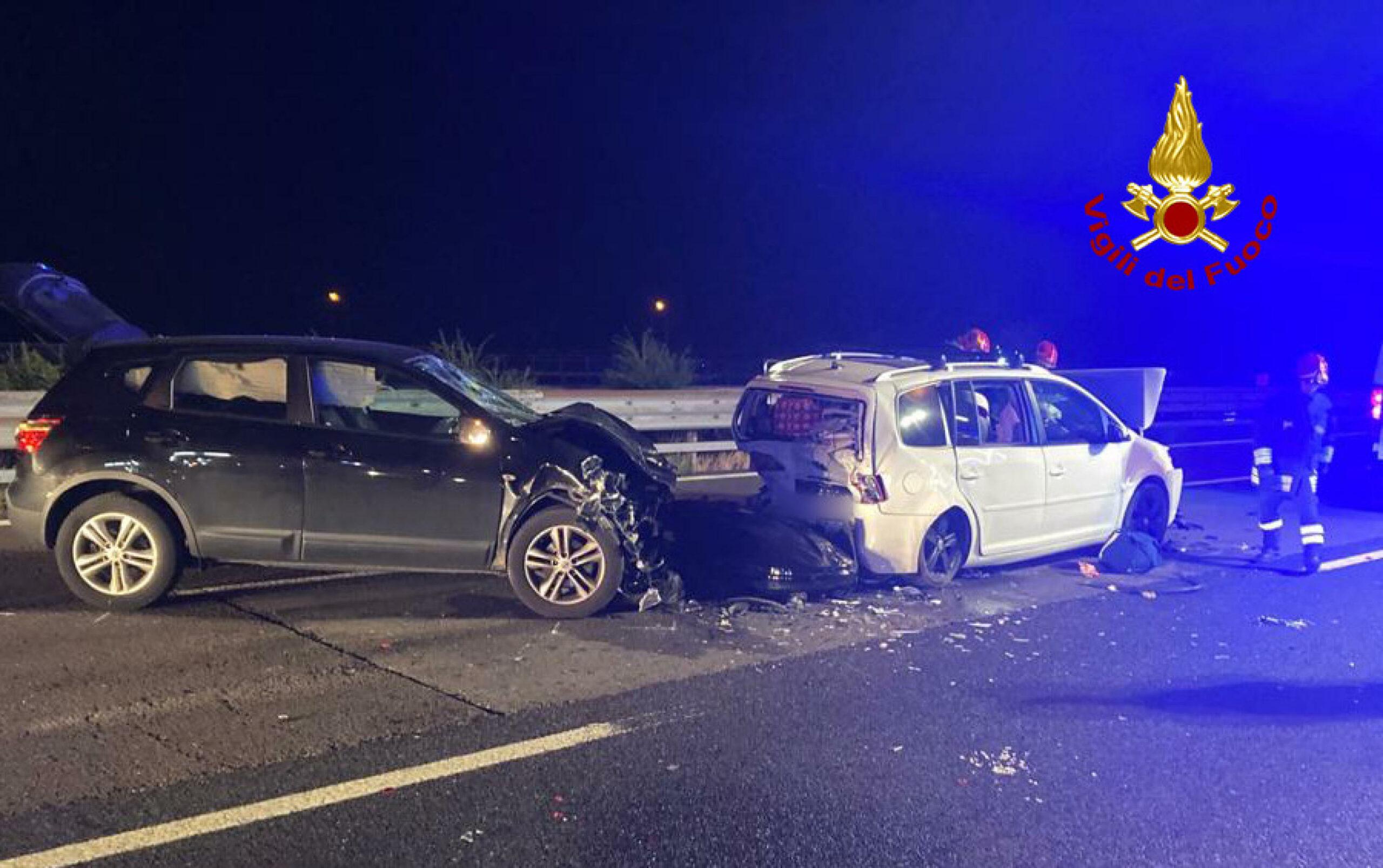 Sondrio, incidente sulla statale 36 a Dubino: scontro tra due veicoli, 5 feriti