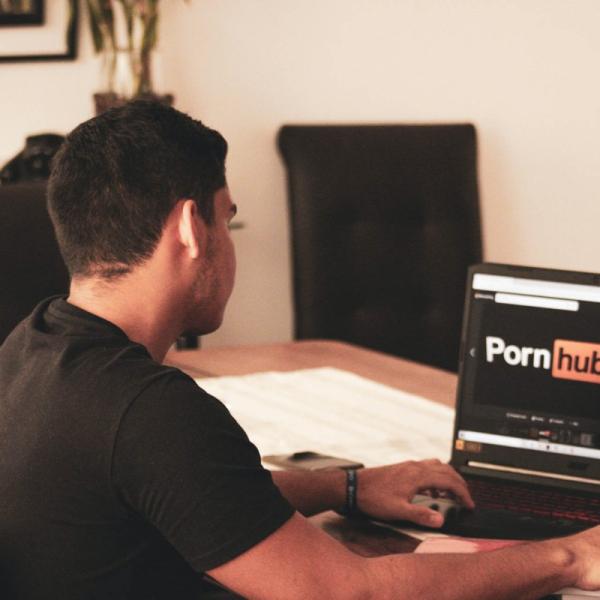 Versione italiana di Pornhub: il Garante della Privacy chiede chiarimenti su sistemi di tracciamento