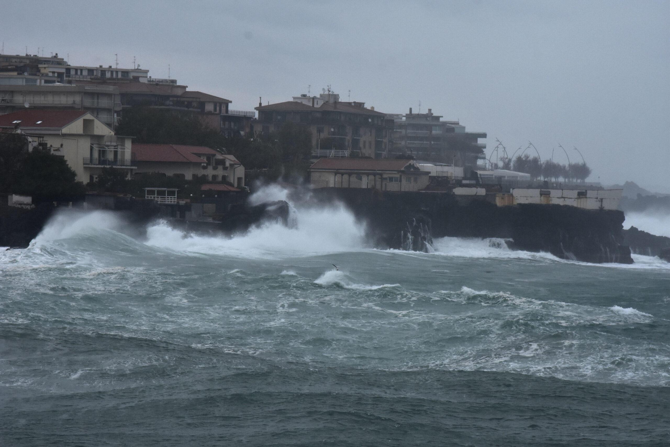 Allerta meteo gialla e arancione: in molte regioni vento e piogge