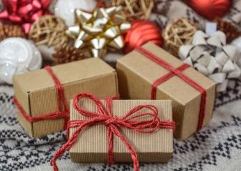 Cosa regalare a Natale spendendo poco? Le idee per stupire amici e parenti