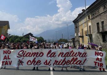 Scontri a Chiomonte (Torino), perché i No Tav protestano? Ferito un agente di polizia