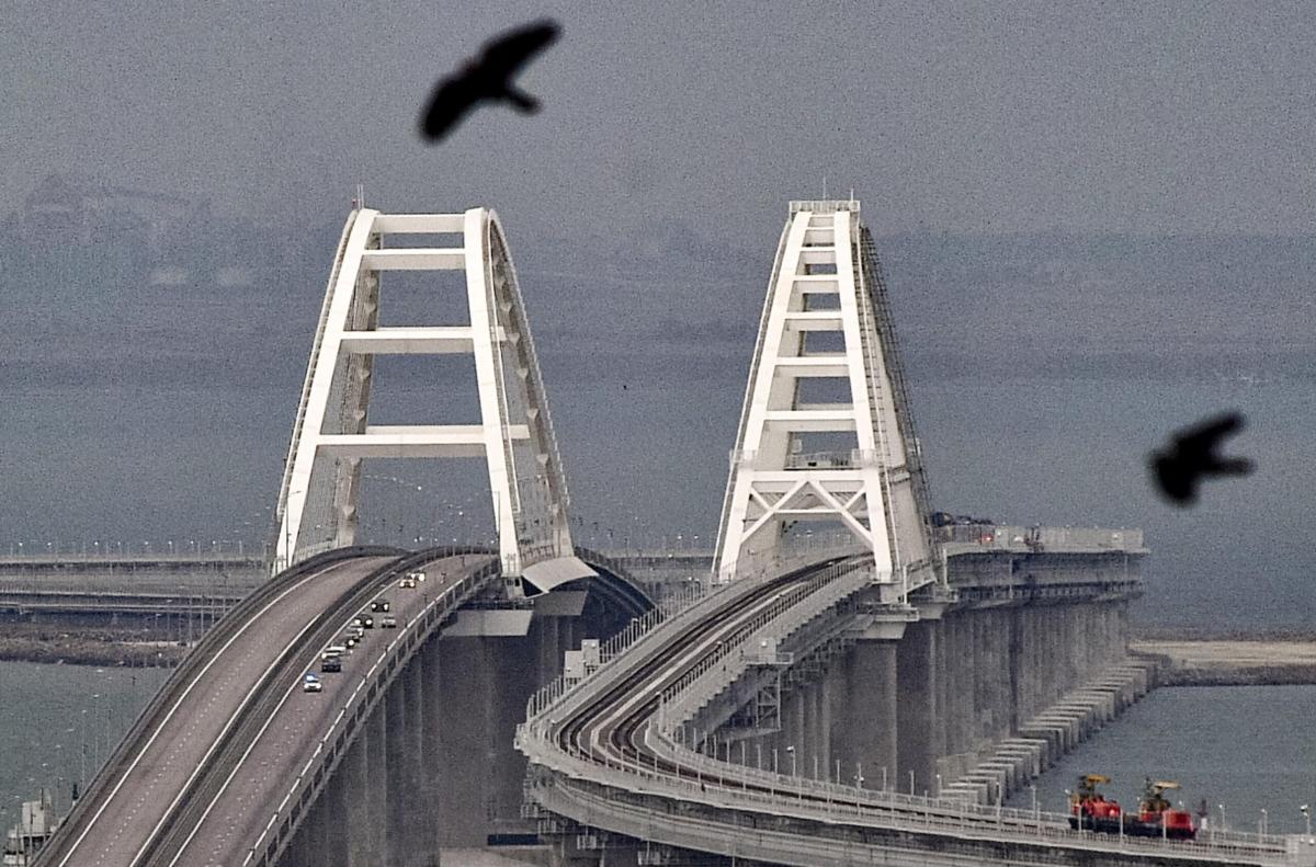 Guerra Ucraina, l’obiettivo di Kiev è il ponte di Crimea. Colpito d…