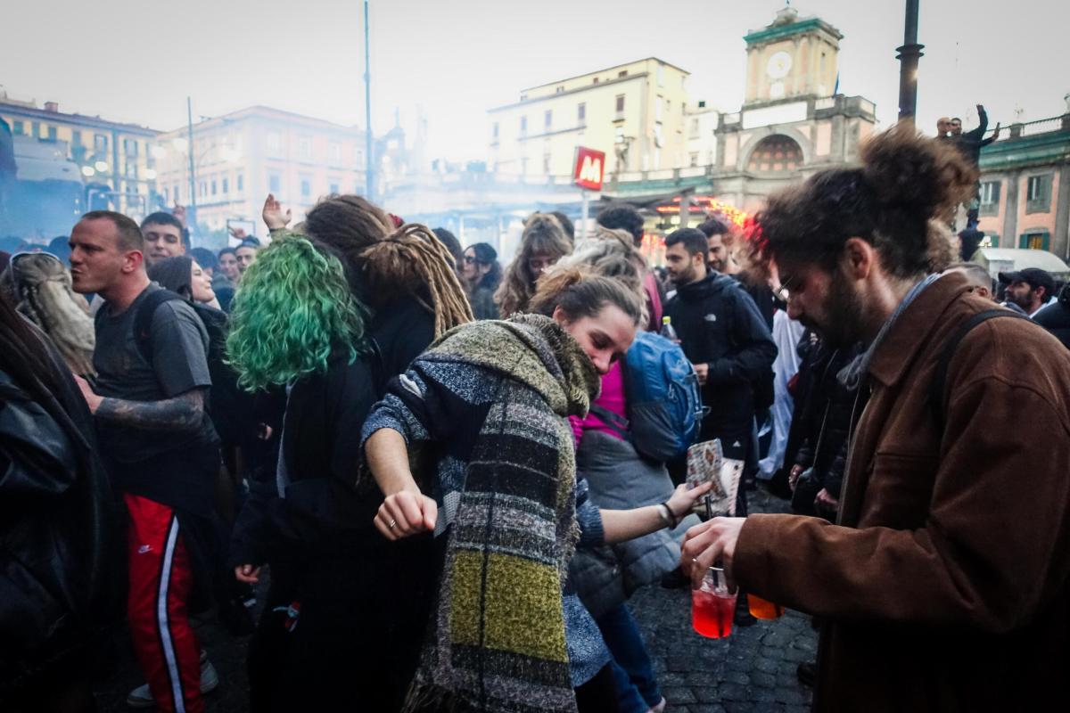 Milano, il primo maggio 2023 tra droga, alcol e degrado: il corteo …