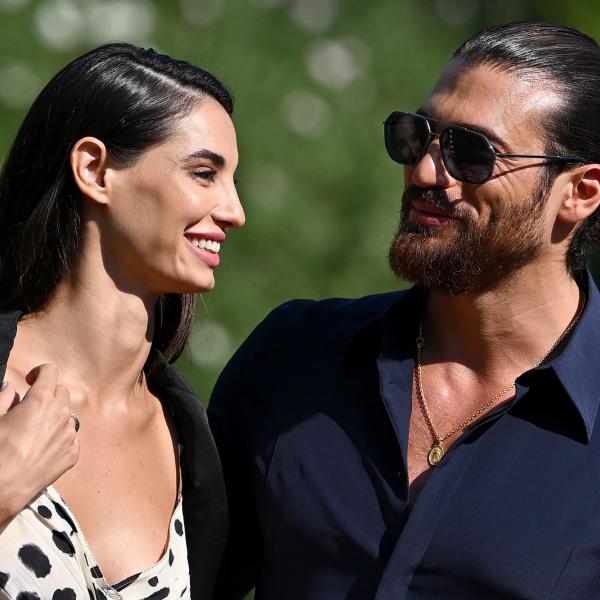 Can Yaman e Francesca Chillemi sempre più vicini, la foto del bacio accende il gossip