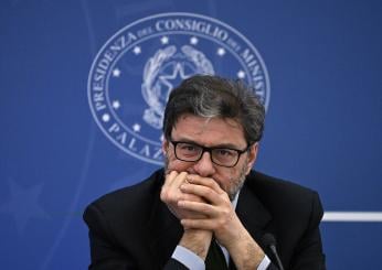 Vendita quote Poste Italiane, il ministro Giorgetti: “Anche con alienazione quota Mef controllo resta allo Stato”