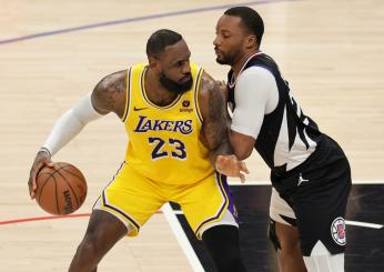 NBA, LeBron ne mette 40 ma non basta. Lakers-Warriors interrotta per più di 20 minuti: il motivo