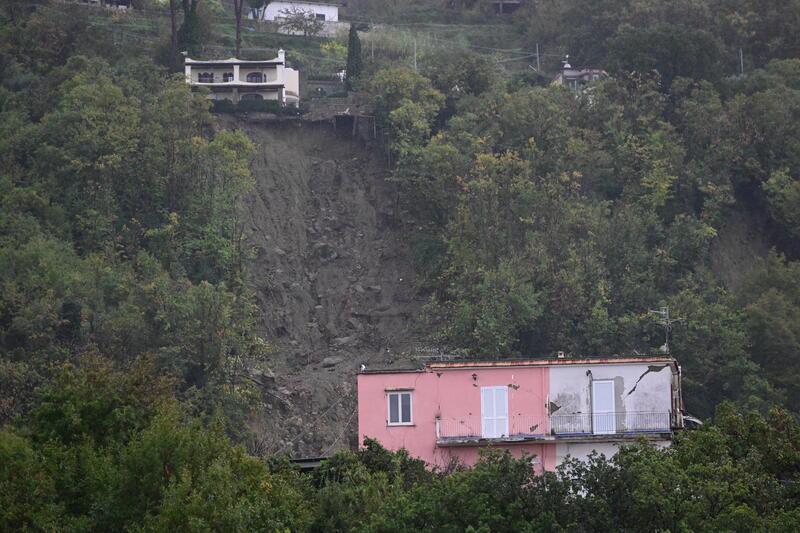 Ischia, trovato il cadavere della dodicesima vittima. Domani i funerali in forma privata