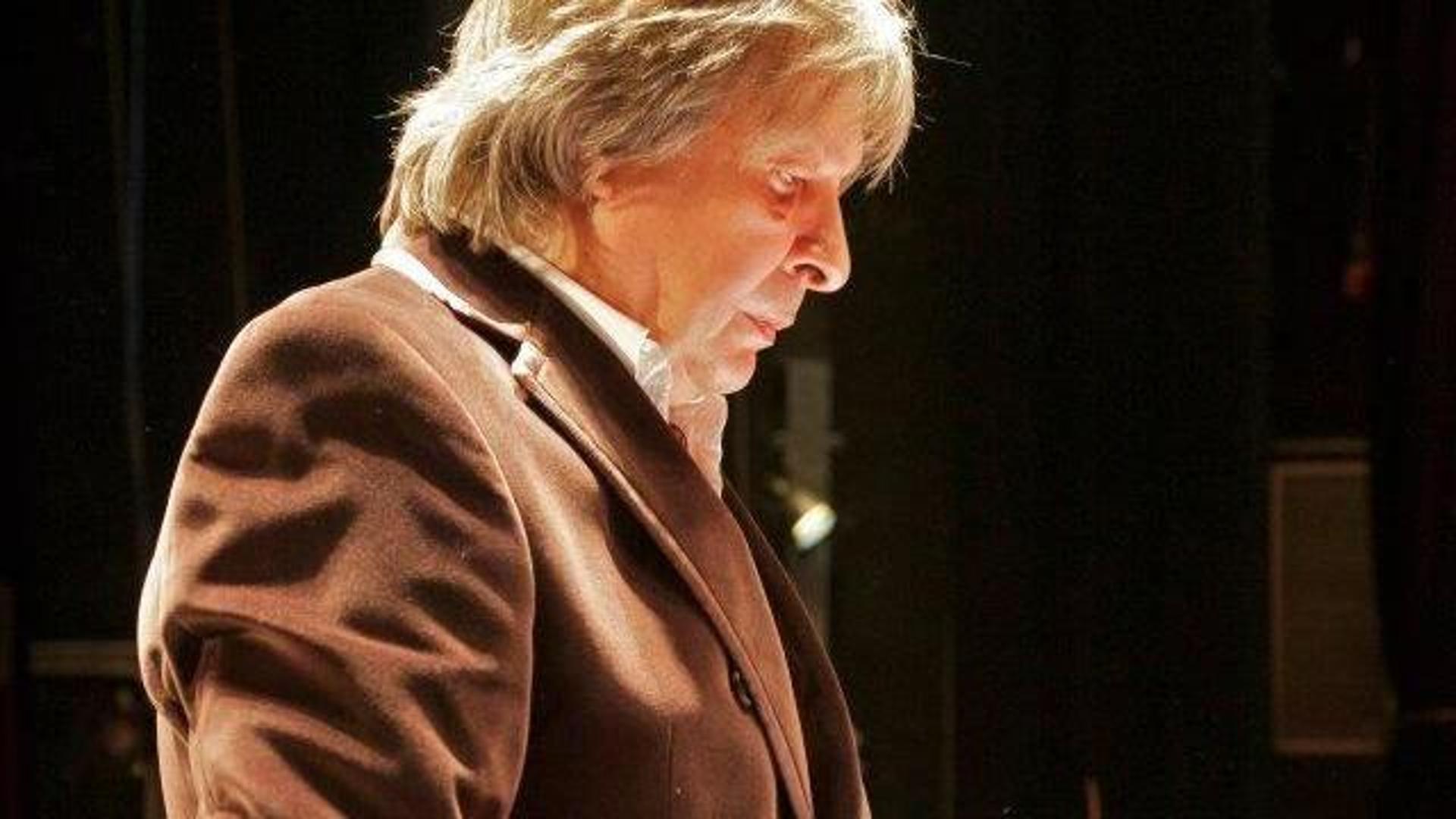 Chi è Gianni Ephrikian, direttore d’orchestra nonno di Brando di “Uomini e Donne”?