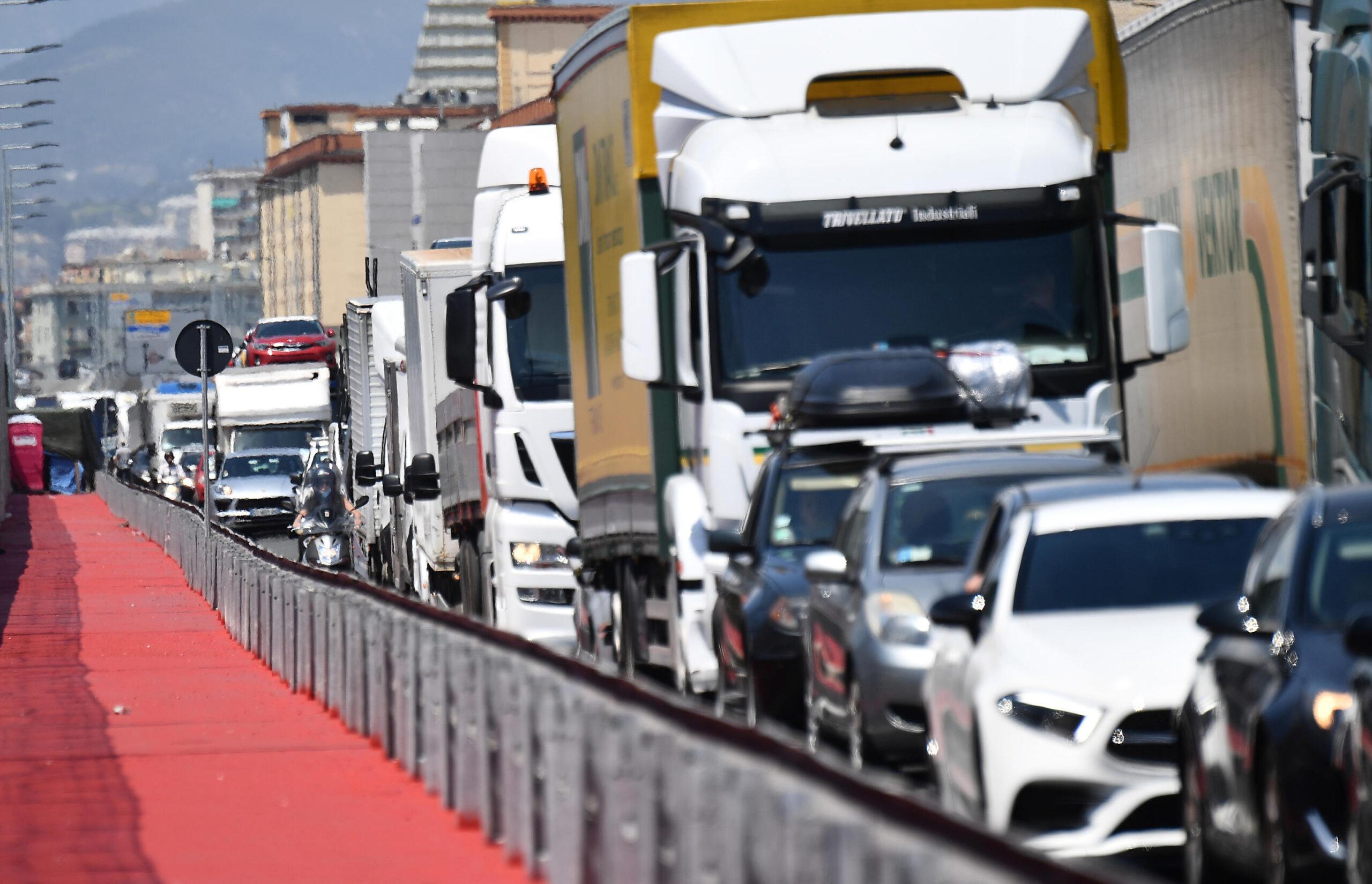 Caos a Genova: disagi e lunghe code sull’A12 per diversi incidenti