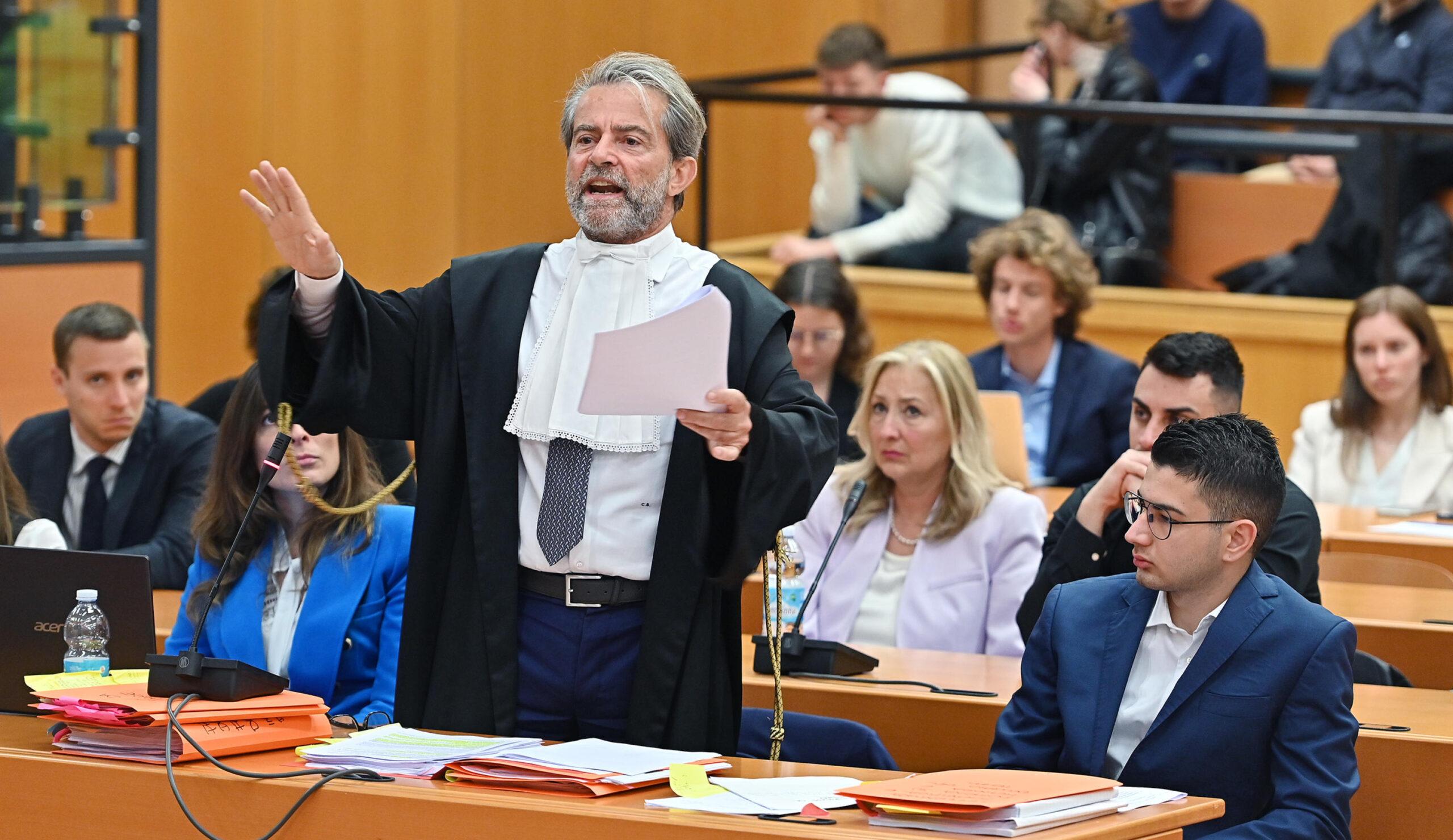 Uccise il padre per difendere la madre a Collegno, la difesa: “Con l’omicidio ha evitato una strage”