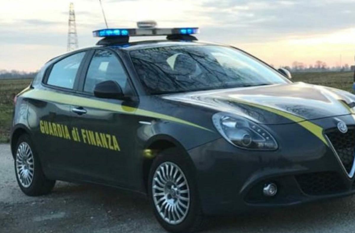 Napoli, spaccio di droga e sequestro di persona: 16 arrestati. Scoperti 4 gruppi criminali