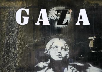 Napoli, messaggio pro Gaza sull’opera ‘Madonna con Pistola’ di Banksy | FOTO