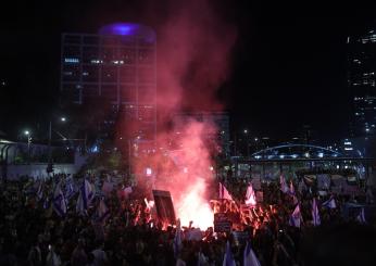 Israele, Netanyahu perde consenso? Imponente protesta a Tel Aviv: 120mila persone ne chiedono la destituzione | VIDEO e FOTO