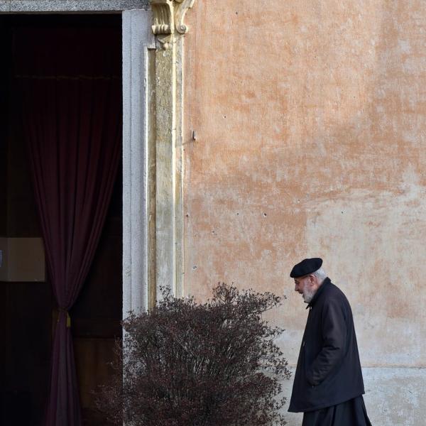 Pensione anticipata, i preti si ritirano a 65 anni: requisiti e condizioni