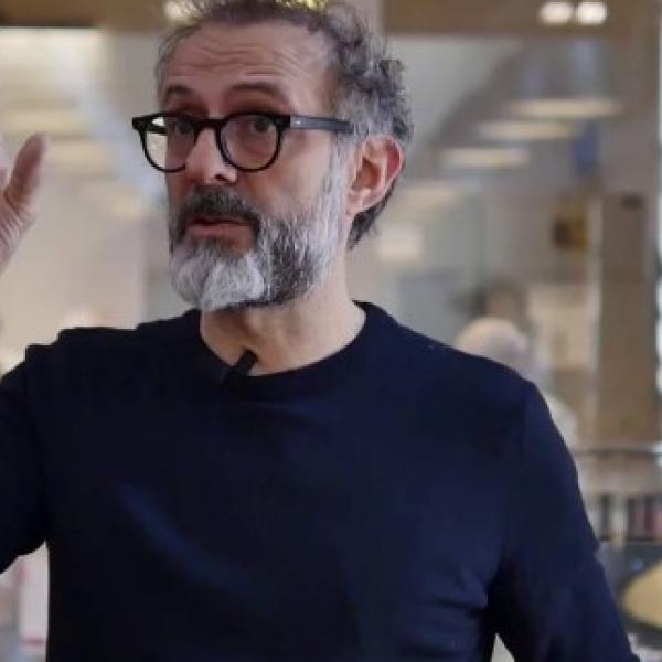 Chi è Massimo Bottura? Età, moglie, figli e quante stelle ha lo chef