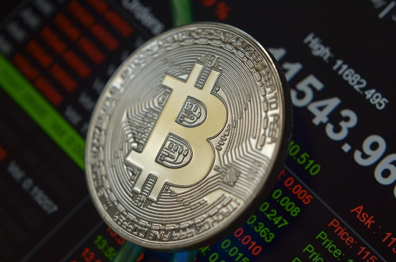 Bitcoin, sta sfondando gli argini, ora è oltre i 68mila dollari