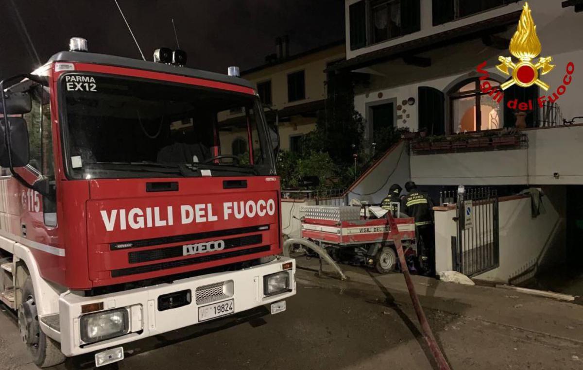 Caserta, dà fuoco alla porta di casa dell’ex moglie, arrestato 65en…