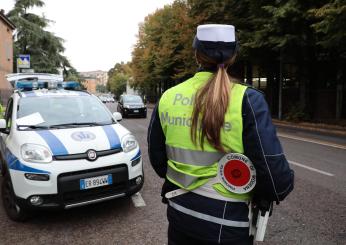 Firenze, auto dei vigili piomba sulla processione: 9 feriti tra cui due bambine