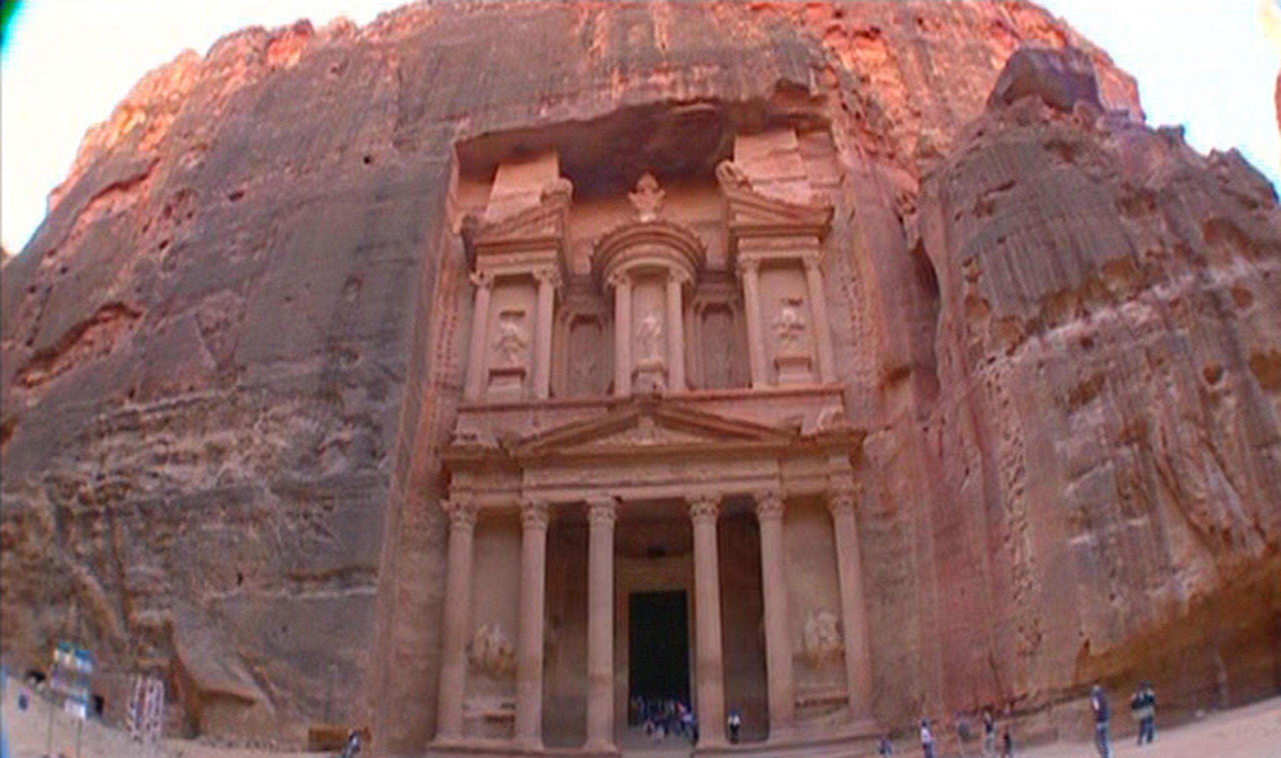 Inondazione in Giordania: colpito il sito archeologico di Petra. Evacuate 1700 persone