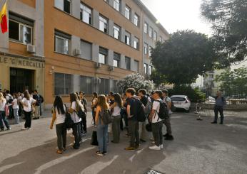 Porto Torres, studente di 17 anni insulta un professore e gli schiaccia la mano nella porta