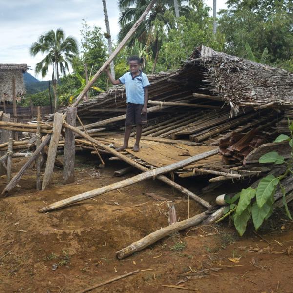 Terremoto in Papua Nuova Guinea, scosse di magnitudo 6.9 e migliaia di case distrutte: 5 le vittime