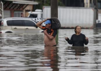 Brasile, le inondazioni mettono in ginocchio il sud del Paese: 144 morti e 125 dispersi, 620mila sfollati