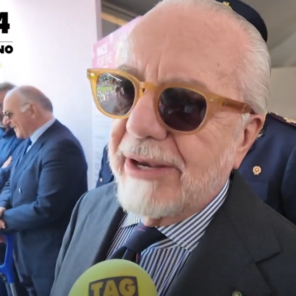 Napoli, De Laurentiis strizza l’occhio a Gasperini: “Grande allenatore”. E su Casini: “Nessuno può sfiduciarlo, è il miglior presidente di Lega” | VIDEO