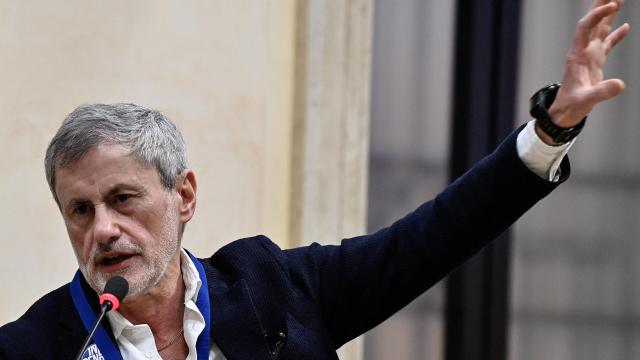 Alemanno in carcere (con la croce celtica): il dramma dell’ex sindaco