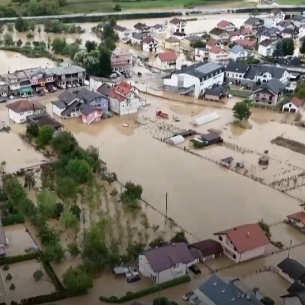 Bosnia Erzegovina, alluvioni nel centro e nel sud del Paese: 16 morti e migliaia di sfollati | FOTO E VIDEO