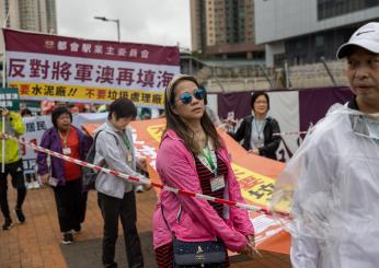 Hong Kong, la polizia mantiene un rigido controllo sulla prima protesta autorizzata da anni