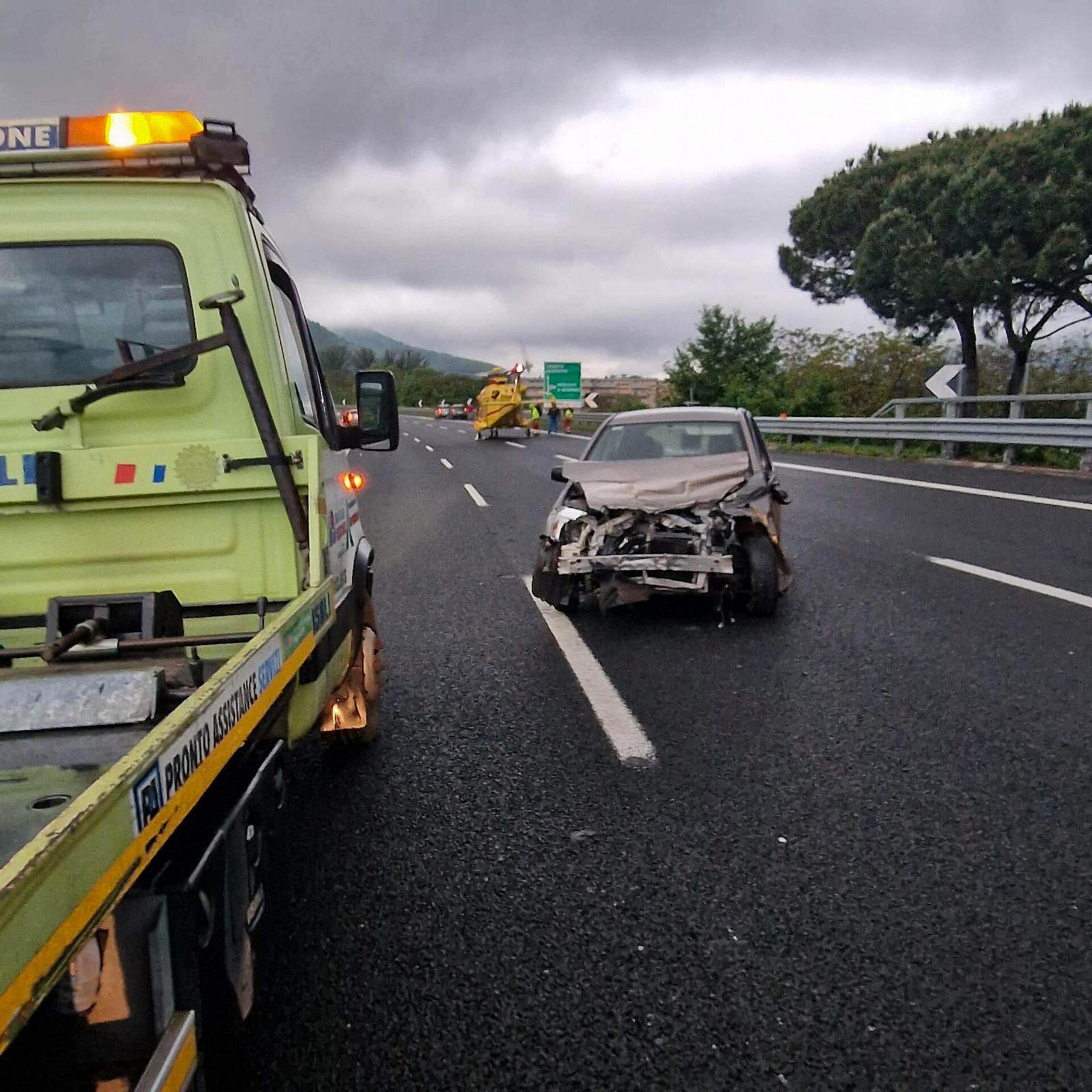 Bari, incidente a Turi: scontro tra due auto, morta una donna e tre feriti