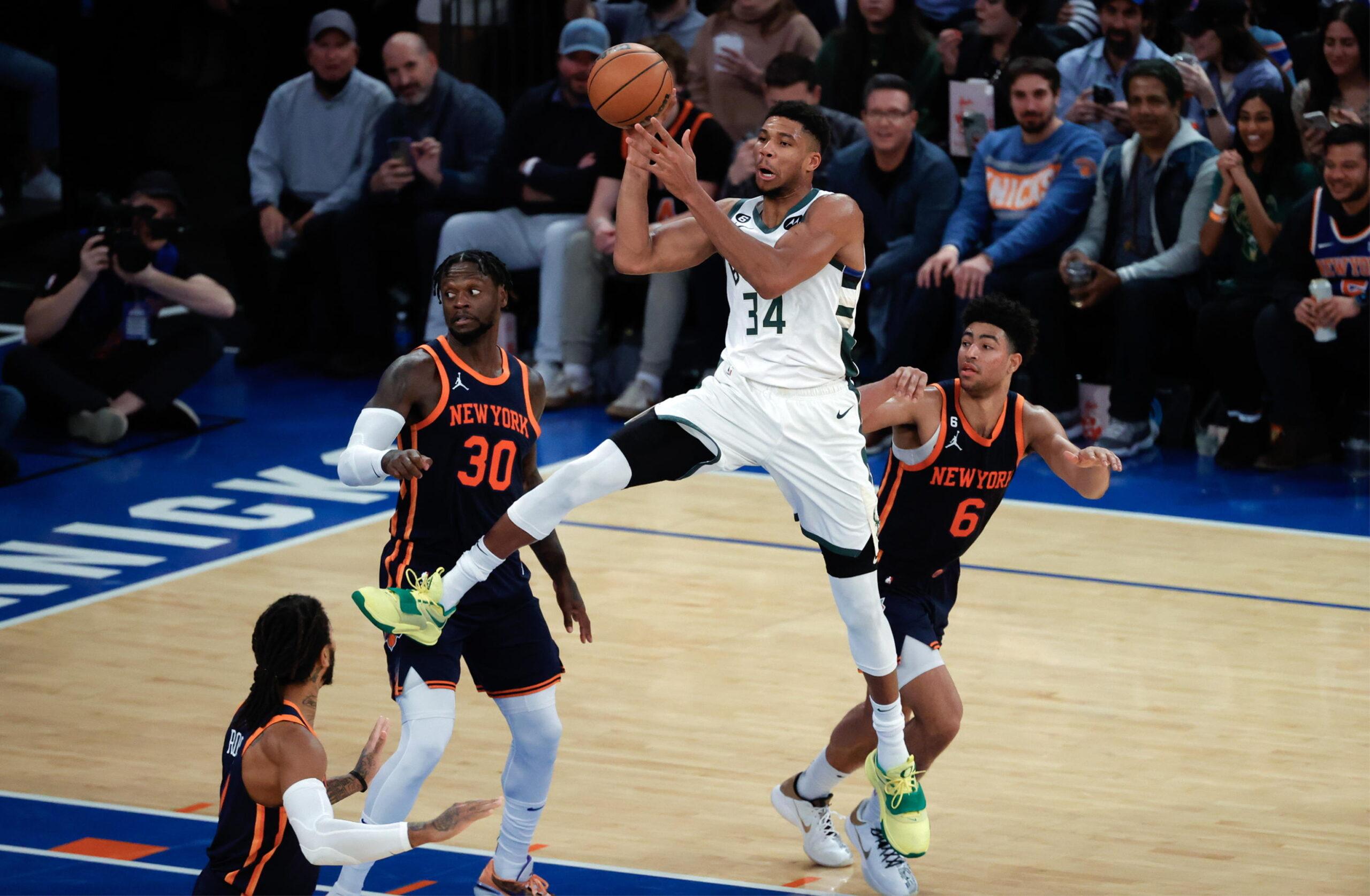 Antetokounmpo valuta il suo futuro ai Milwaukee Bucks, Middleton rinnova per tre anni