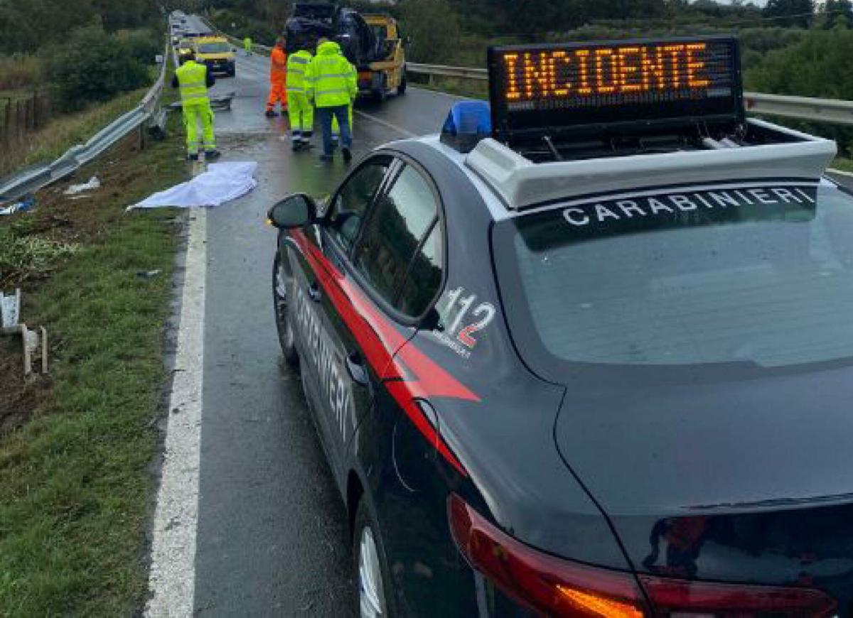 Roma, incidente su via Appia Nuova a Marino: scontro tra moto ed auto, morto un 50enne