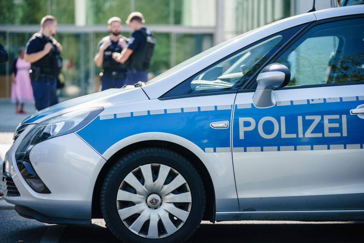 Germania, aggressione razzista ai danni di due bambine ghanesi: insulti e calci, attaccato anche il padre