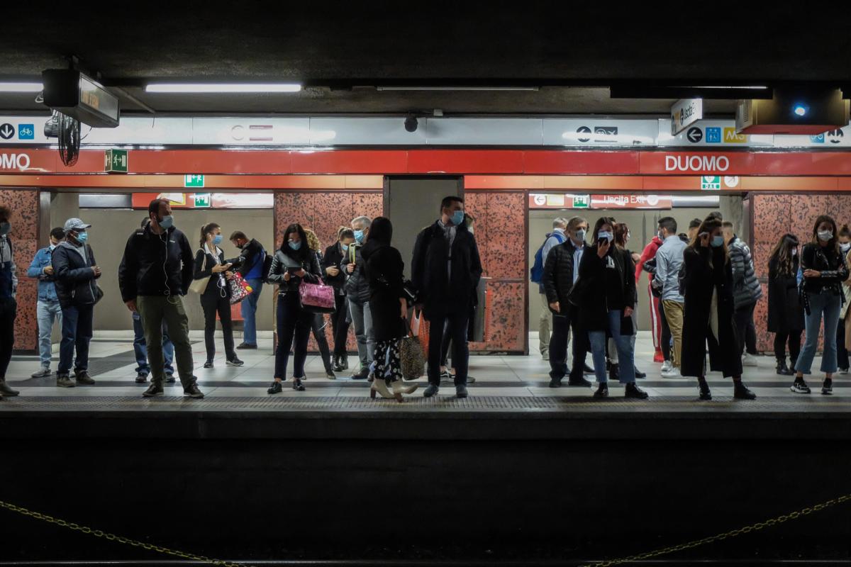 Metro rossa chiusa oggi 13 agosto 2024 a Milano: cosa succede, servizio autobus sostitutivo e quando riaprirà il tratto tra Q8 e Rho