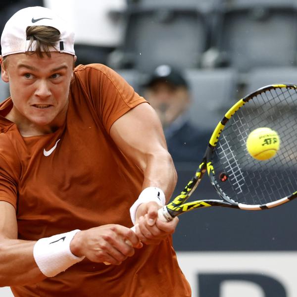 ATP Roma 2023, Rune vola in finale: battuto Ruud in tre set