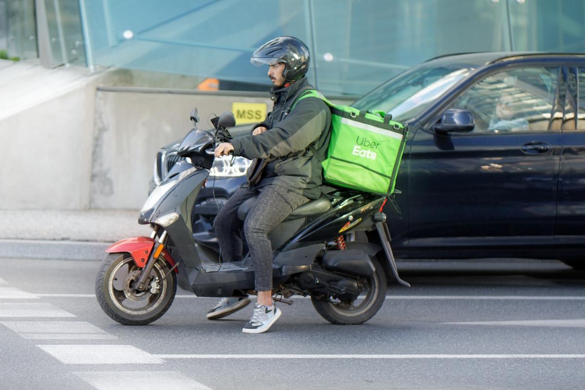 Rimborso chilometrico per rider nel food delivery: come funziona