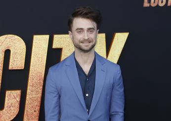 Daniel Radcliffe papà: le prime immagini della passeggiata con il bebè e la compagna [FOTO]