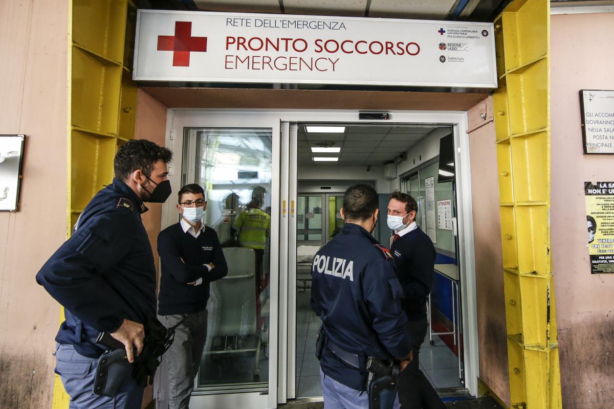 Roma, Incendio al Policlinico Umberto I: 30 pazienti evacuati, le vere cause