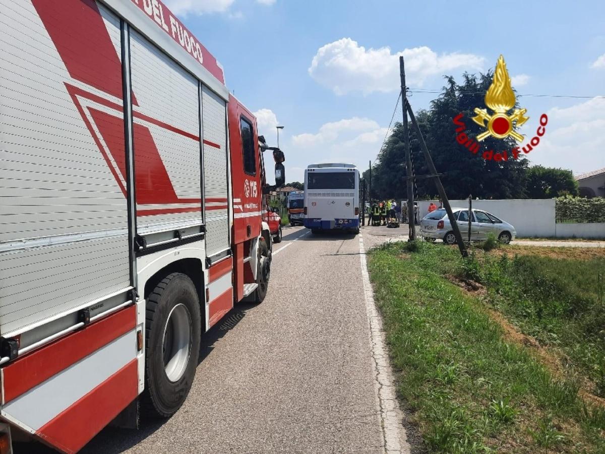 Novara, incidente vicino a Trecate: coinvolte un’auto e due moto sulla SS11