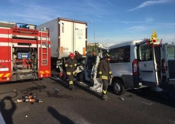 Incidente sull’A1 oggi, scontro tra un camion e tre auto tra Valsamoggia e Modena Sud: traffico in tilt, uscite consigliate