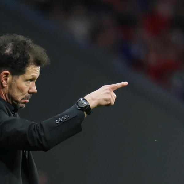 Atletico Madrid, Simeone a muso duro con il Ds del Borussia Dortmund: tensione in campo