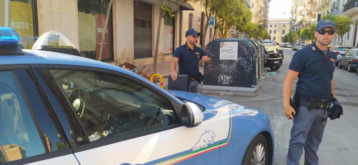 Palermo, sparano ad un cane e lo gettano in un cassonetto. I cittadini chiedono giustizia: “Aiutiamolo con una raccolta fondi”