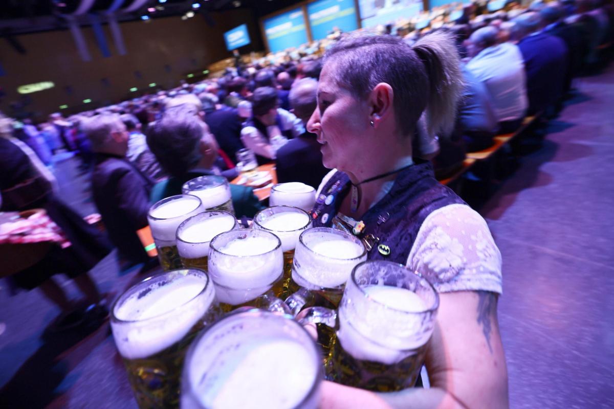 Germania, apre la prima birreria analcolica per l’Oktoberfest di Monaco di Baviera: si chiamerà ‘Die Null’