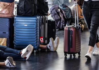 Esodo estivo 2024, l’agosto nero dei treni in ritardo. Codacons: “Mancata programmazione e comunicazione”. Come chiedere il rimborso a Trenitalia e Italo