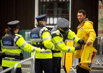 Irlanda, chi è il cappellano militare accoltellato da un 16enne a Galway? Si teme un atto di terrorismo